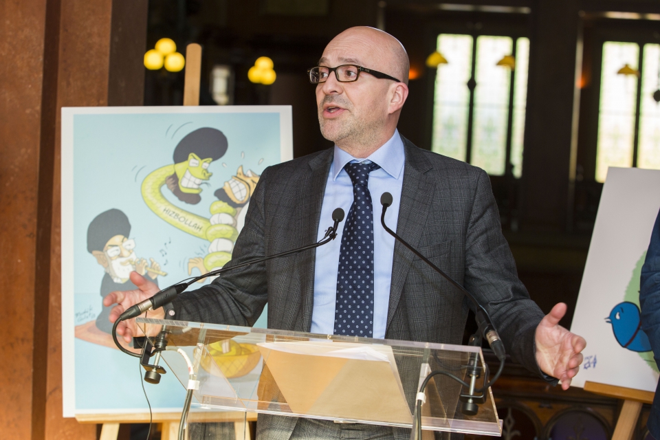 Daniel Schwammenthal, Director of the AJC Transatlantic Institute, opens the exhibition.