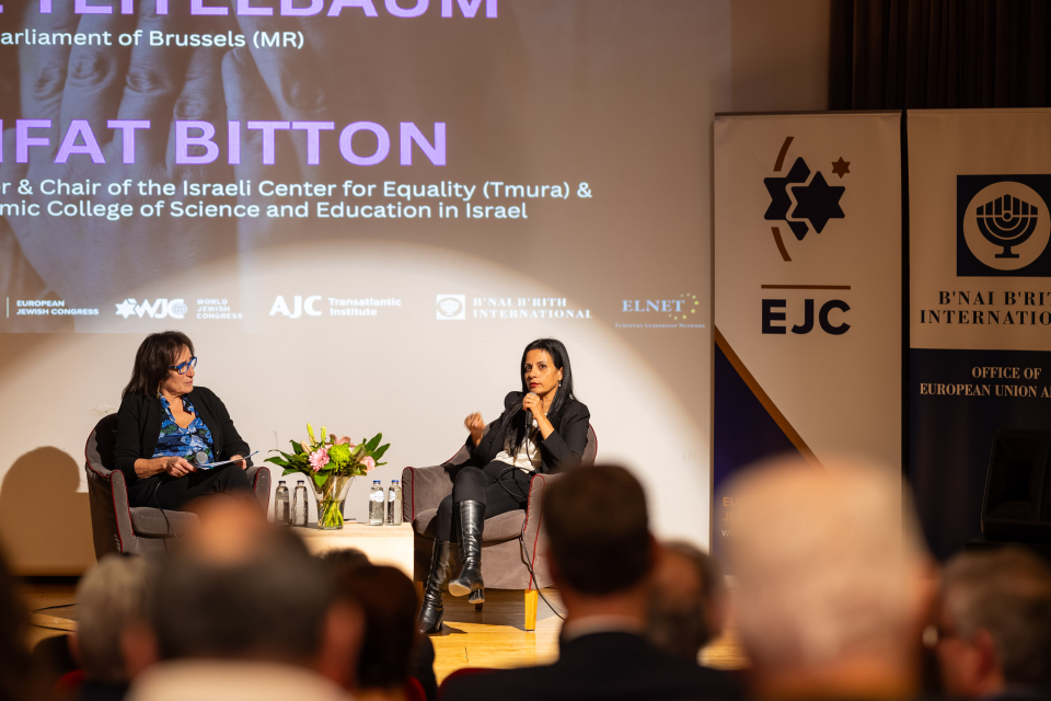 Viviane Teitelbaum in conversation with Yifat Bitton.